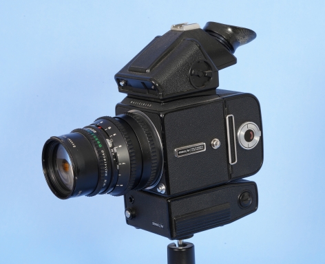 Hasselblad 500 EL/M Camera with Ziess Sonar 150mm Lens, Prism finer and 220 Back