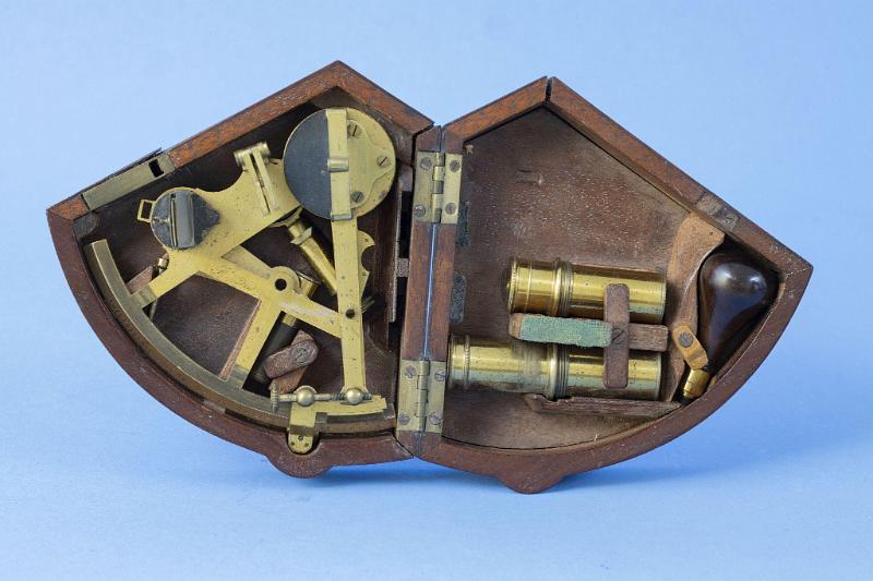EXTREMELY RARE MINIATURE BRASS SEXTANT BY FAMED MAKER JESSE RAMSDEN. Circa 1785
