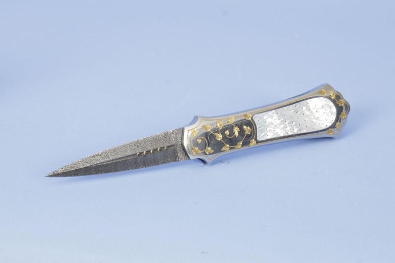 Custom Automatic Quilted Pear Grip Knife made and Engraved by John Horrigan